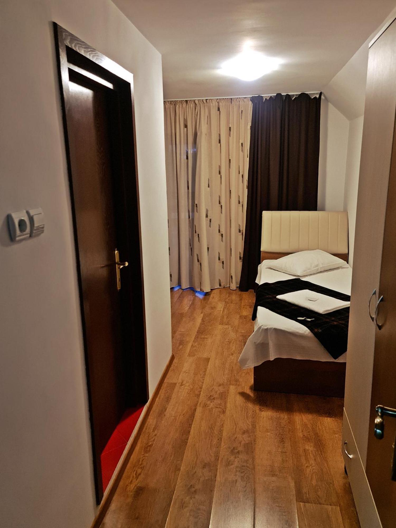 Hotel Casa Leu Curtea de Argeş Zewnętrze zdjęcie