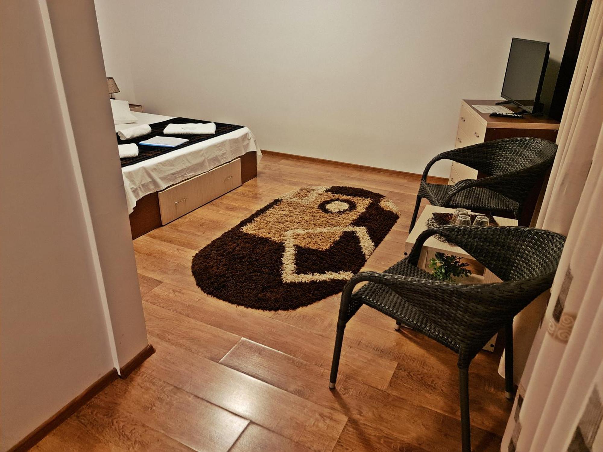 Hotel Casa Leu Curtea de Argeş Zewnętrze zdjęcie